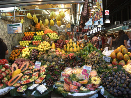 Mercato della Boqueria - banchetto frutta